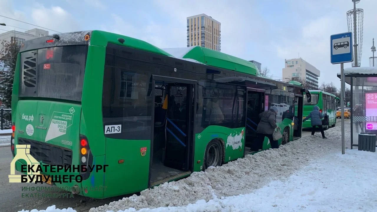 Городские службы не справляются с уборкой снега