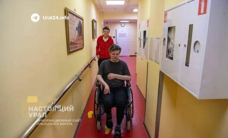 Родина бросила, как&nbsp;и&nbsp;родная мать: искалеченного уральца спасают брат и&nbsp;волонтёры