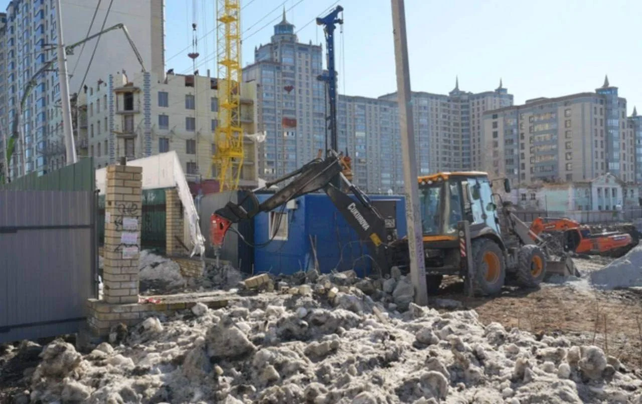 🏗️ Строительство скандальной гостиницы хоккеиста Павла Дацюка началось в Екатеринбурге