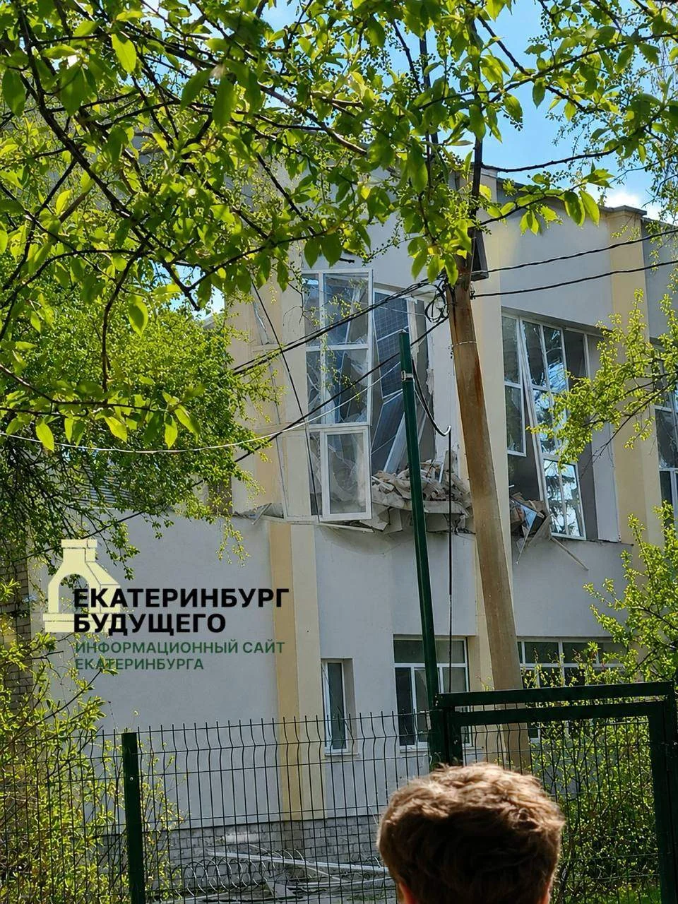 В Уральском колледже технологий и предпринимательства произошло обрушение нескольких плит перекрытий в спортивном зале