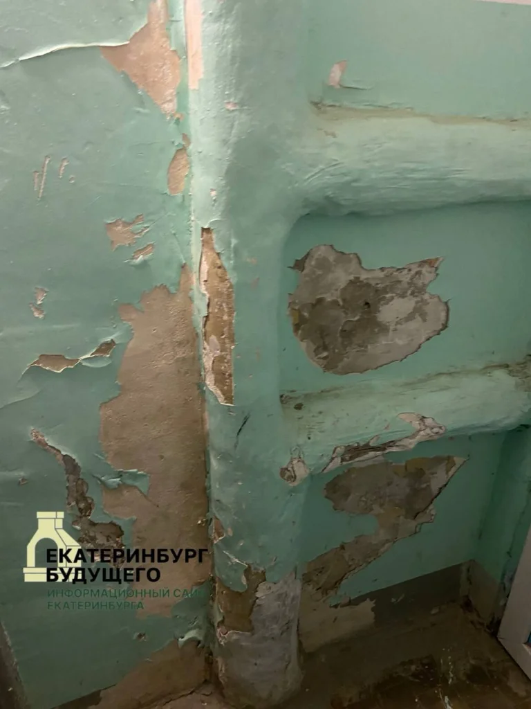 Две управляшки с одним директором не могут починить подъезд