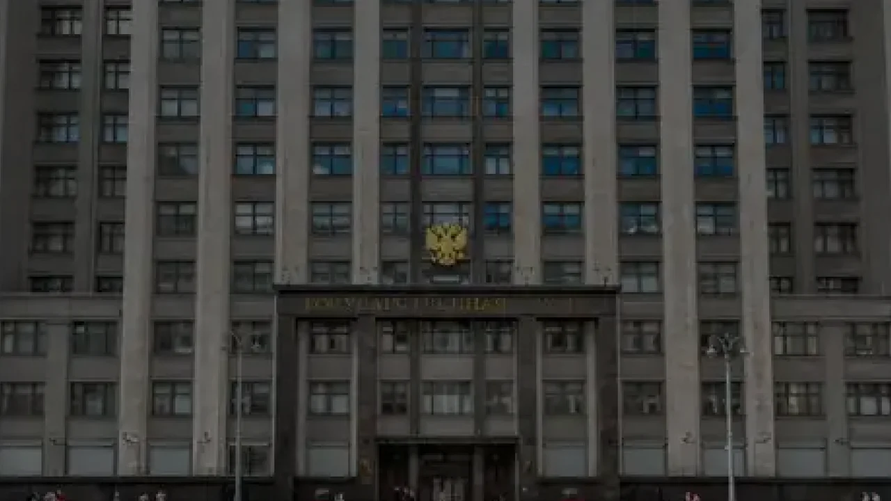 Госдума взвинтила пошлины для&nbsp;мигрантов 