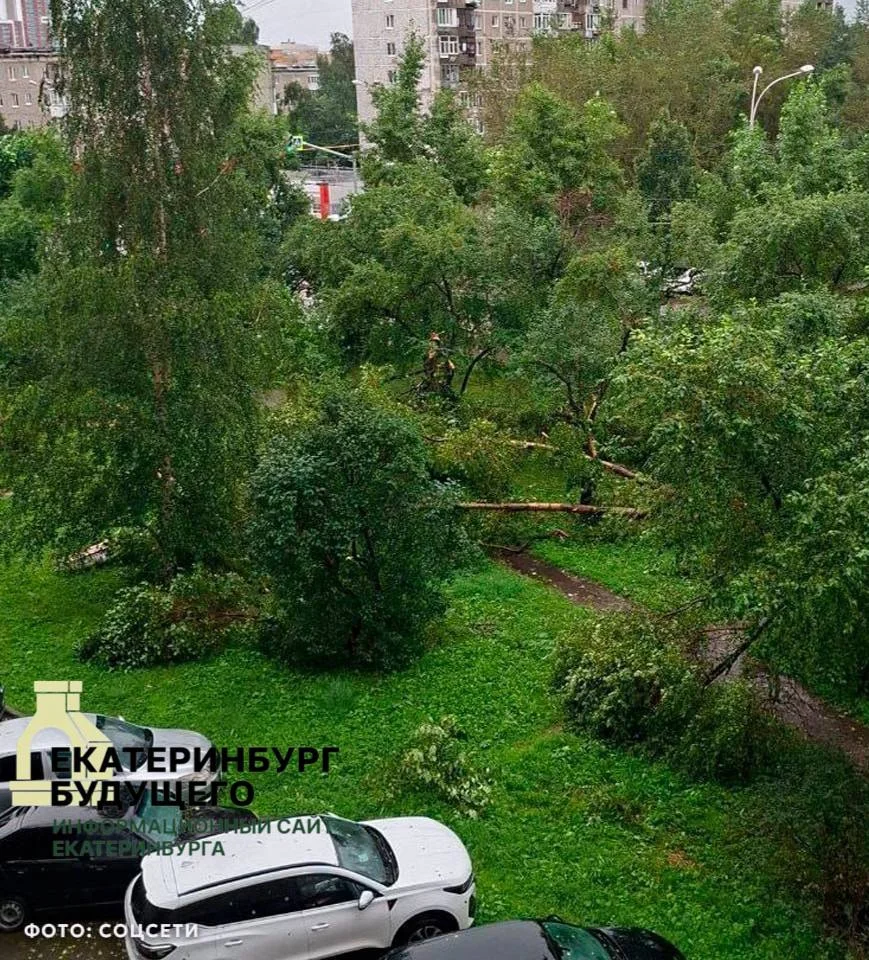 Екатеринбург накрыли сильный ливень и&nbsp;ураганный ветер