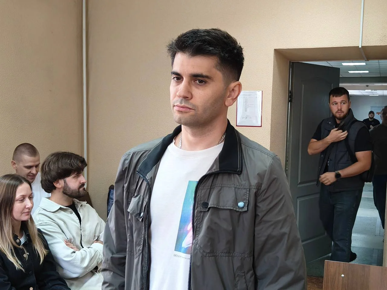 Бывший полицейский Дмитрий Хохлов получил 4 года условно за пытки задержанного в Екатеринбурге